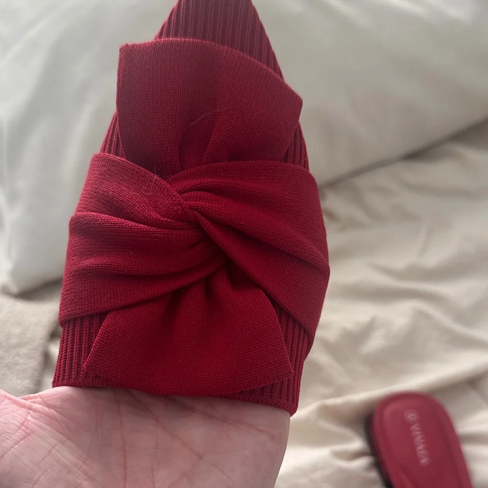 Women's Red Bow Slip-On Shoes - Picture 2 of 7